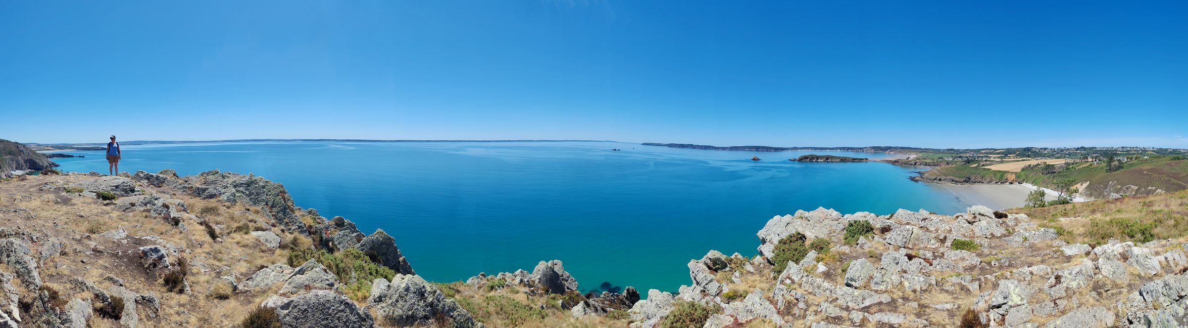 La baie s'ouvre en grand.